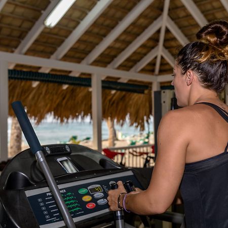 Playabachata Puerto Plata Zewnętrze zdjęcie A woman exercising on a treadmill
