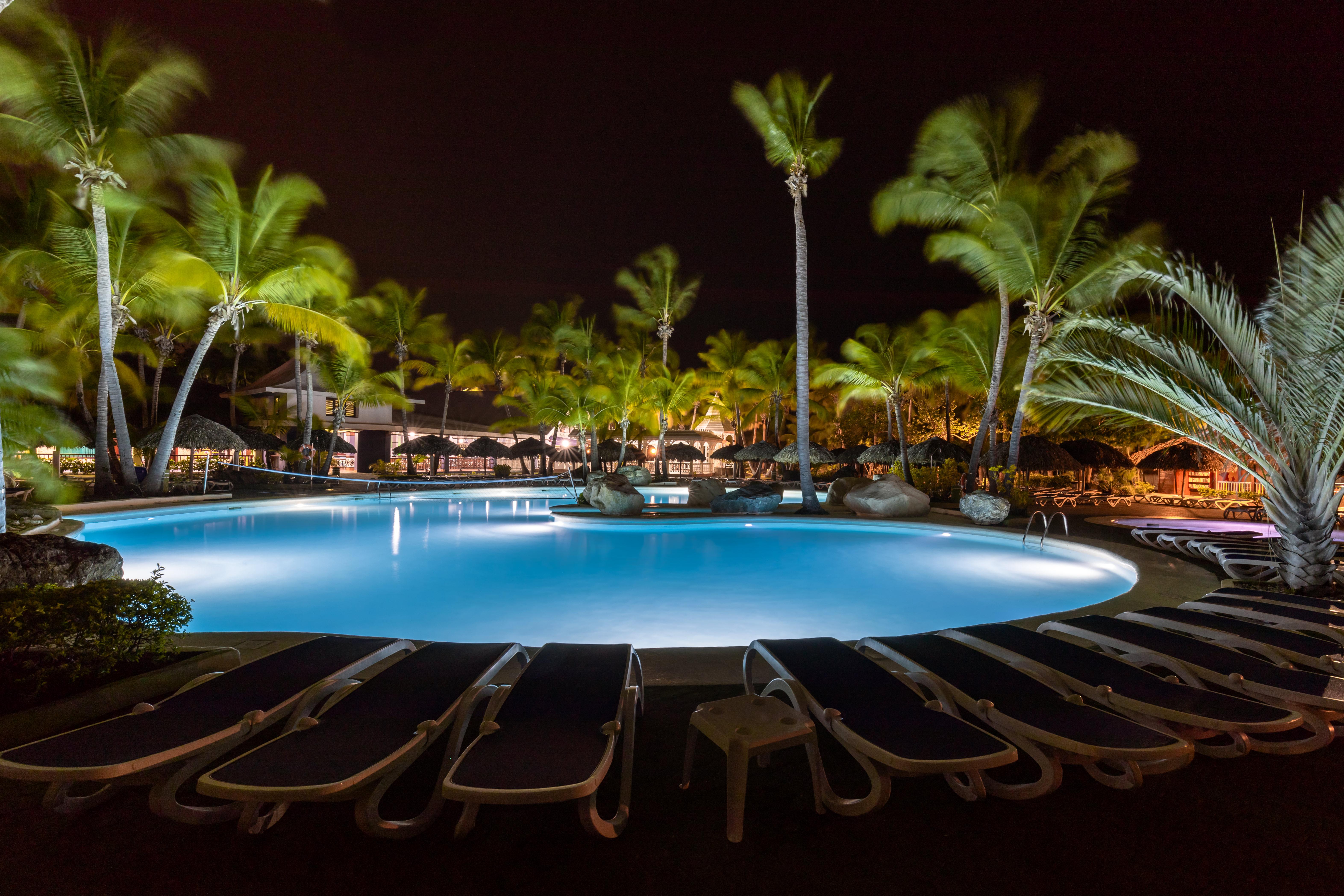 Playabachata Puerto Plata Zewnętrze zdjęcie The pool at night