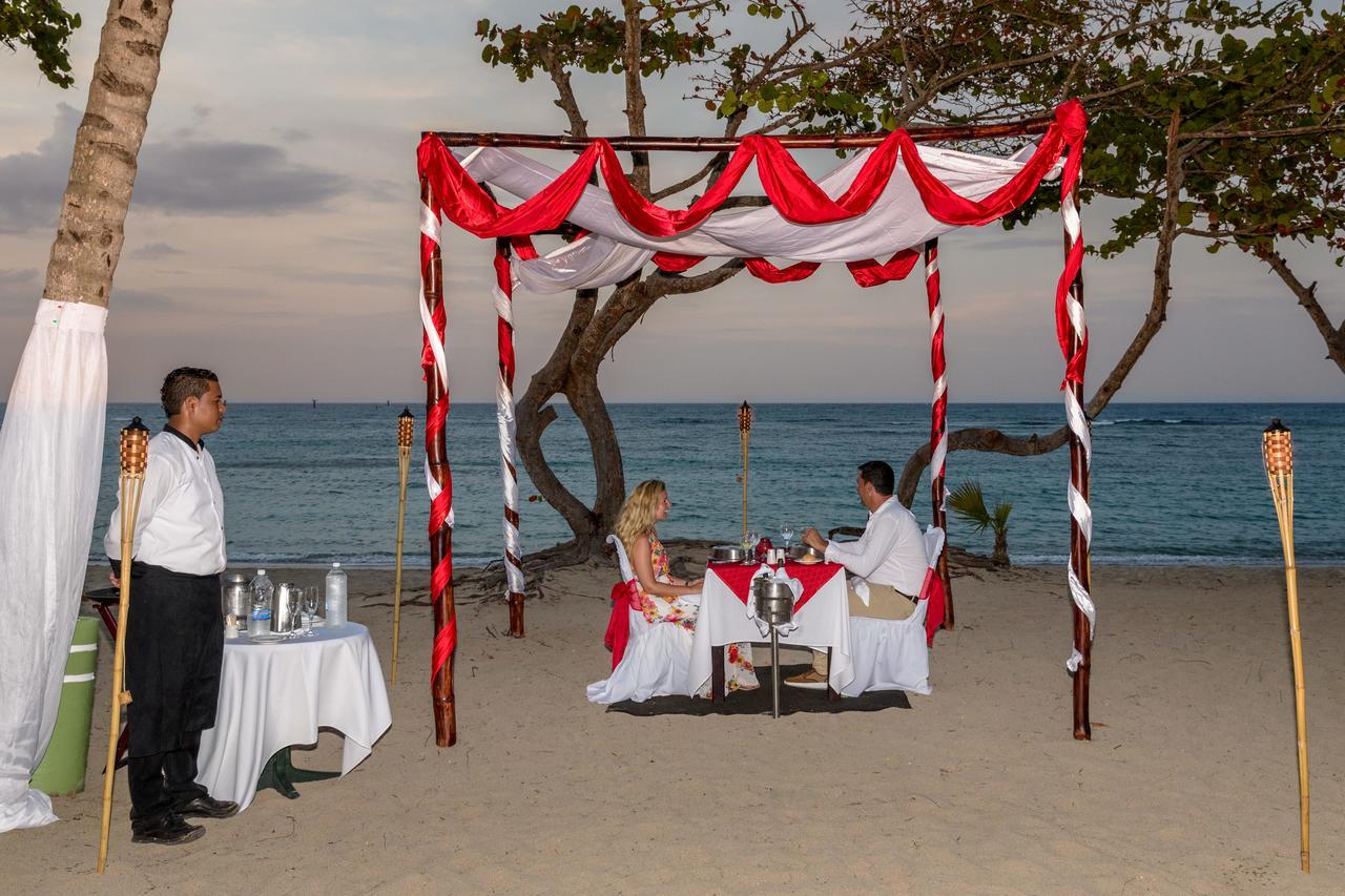 Playabachata Puerto Plata Zewnętrze zdjęcie A canopy for a wedding